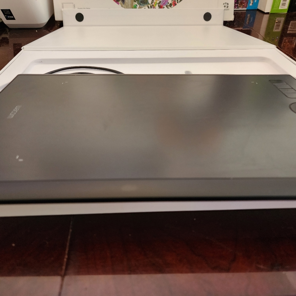Wacom Intuos Pro - Picture 6 of 7